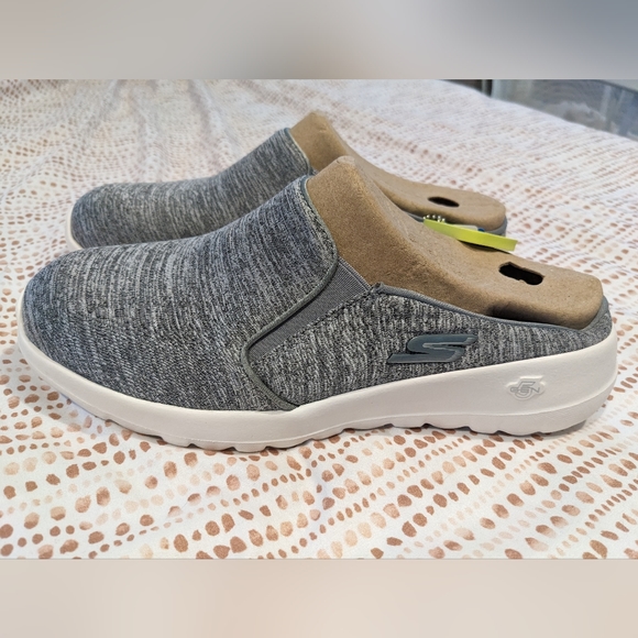NWOB Sketchers slip ons 8 - Picture 2 of 4
